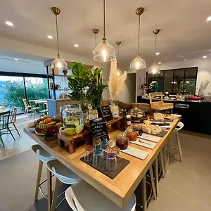 Hotel Campanile Orange Centre Sortie 21 Sur A7 A9 ***